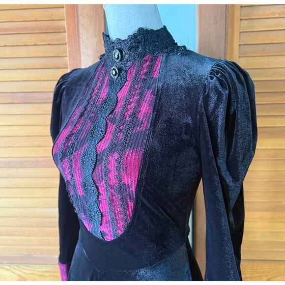 Dark in Love Black Velvet Undead Beloved Goth Victorian Vampire Dress - Picture 6 of 14